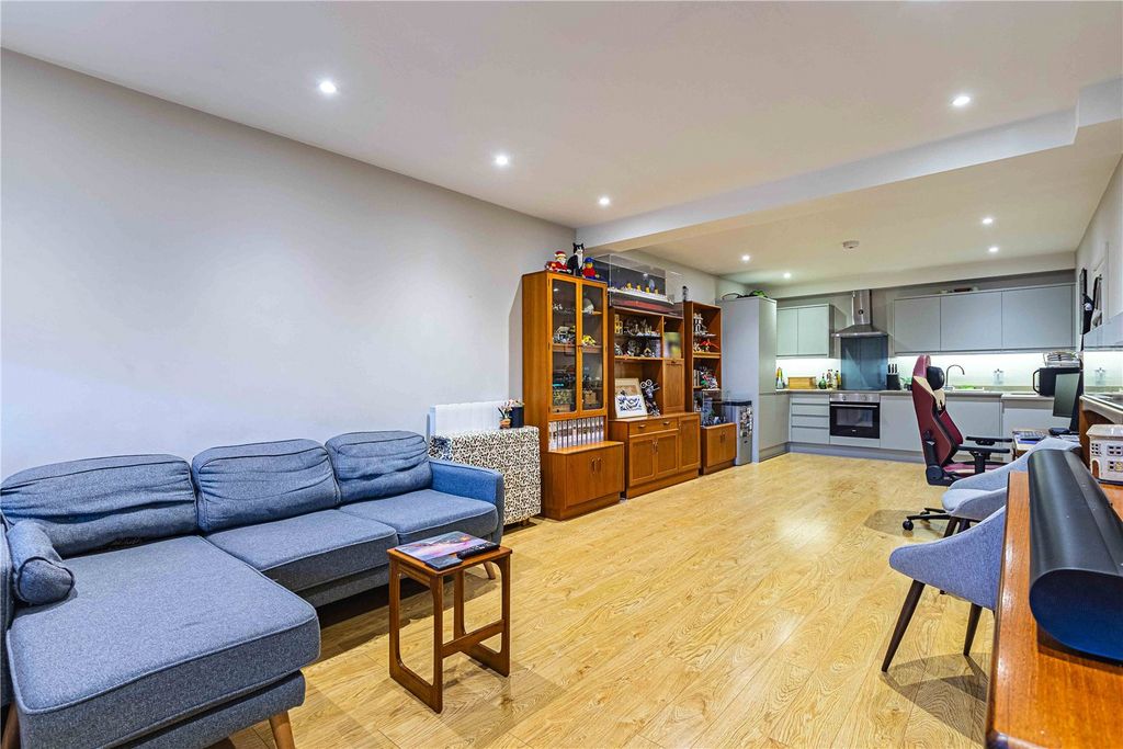 Property photo 1 of 16 Picture No. 05