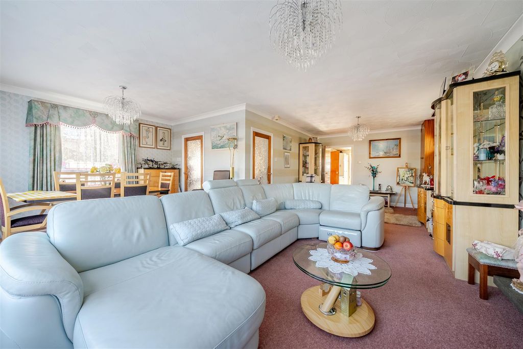 Property photo 2 of 22 Sitting Room