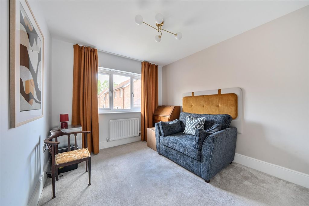 Additional image 16 of 3 bed property for saleLowsley Farm Drive, Liphook GU30