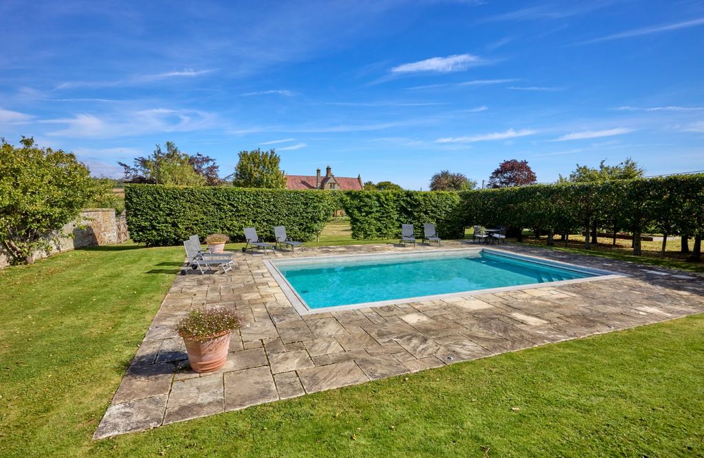 Property photo 3 of 27 Swimming Pool