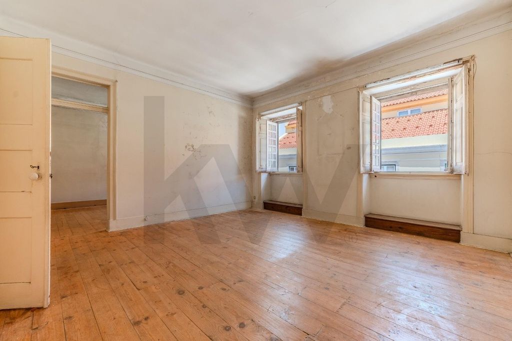 Property photo 1 of 39 Character Apartment For Renovation On Calçada De Santana, Lisbon