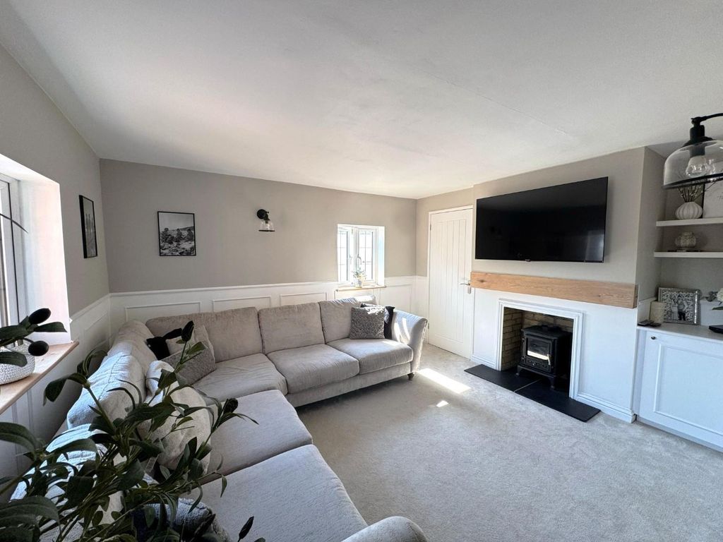 Property photo 3 of 26 Lounge