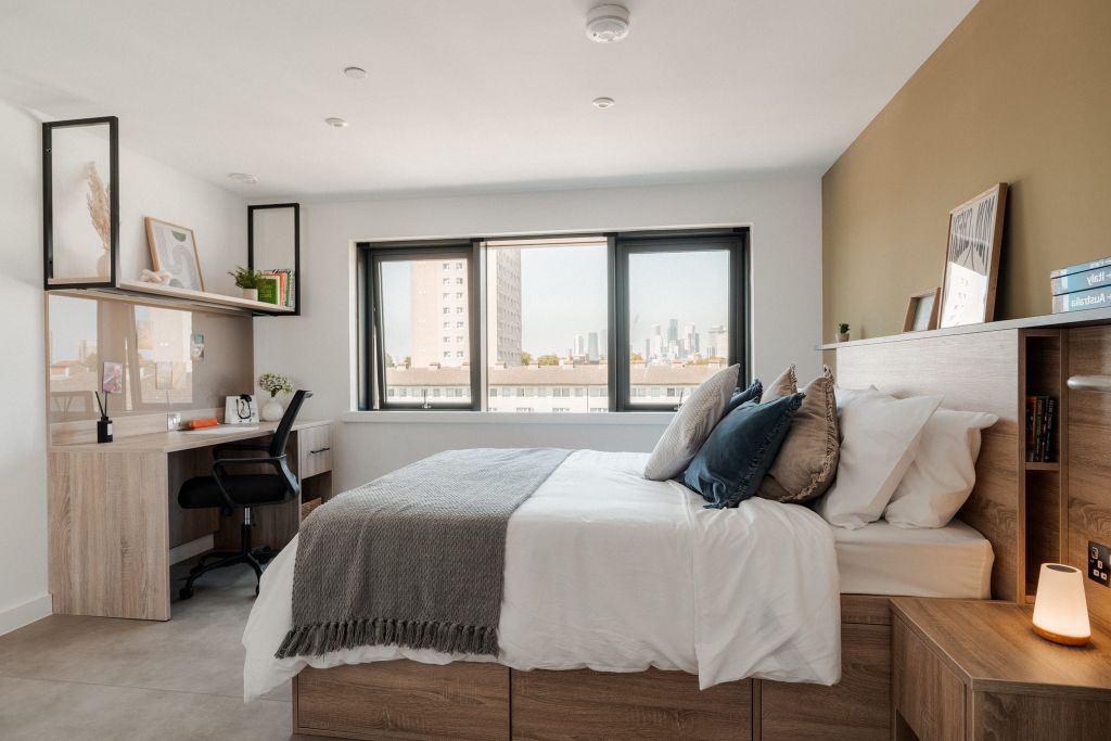 Property photo 1 of 17 Bedroom