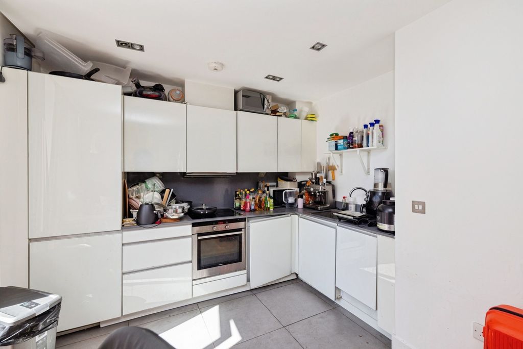 Property photo 2 of 18 Kitchen