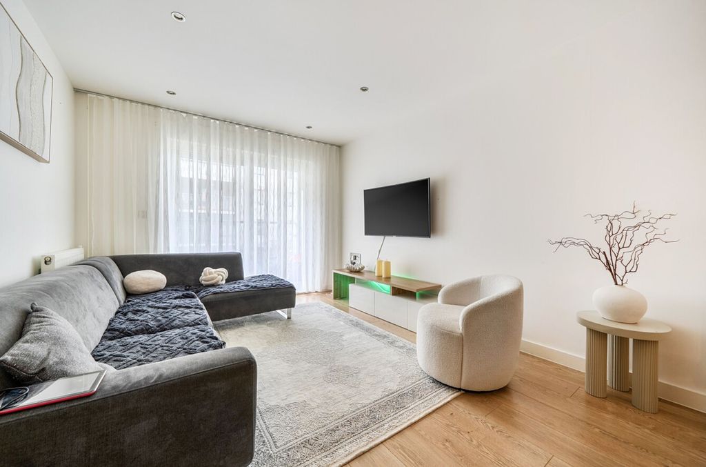 Property photo 2 of 8