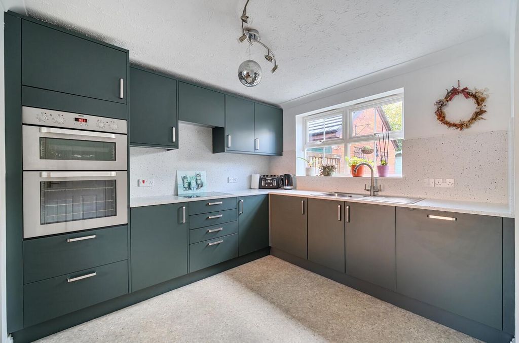 Property photo 2 of 19 Kitchen