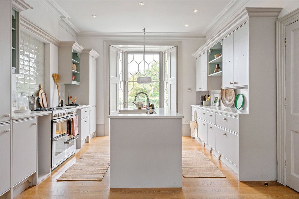 Property photo 3 of 20 Kitchen