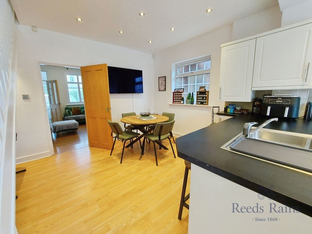 Property photo 3 of 17 Dining Area