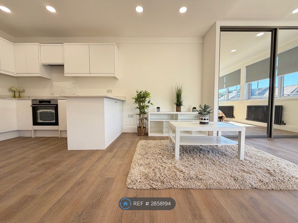 Property photo 2 of 6 Flat 14 - Furnished Example