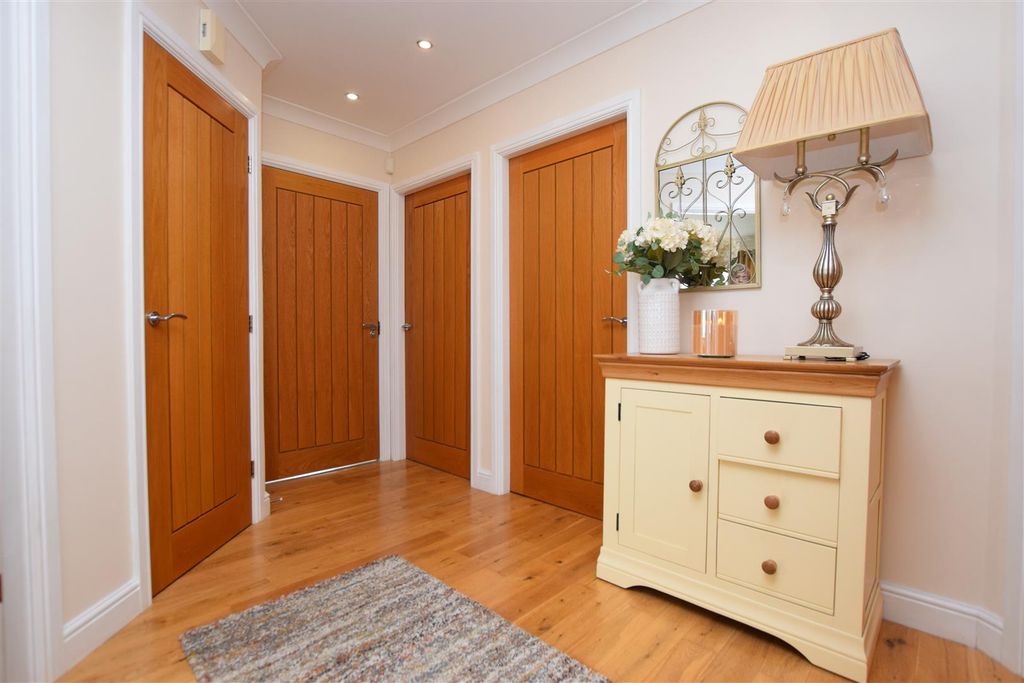 Property photo 3 of 22 Hallway.Jpg