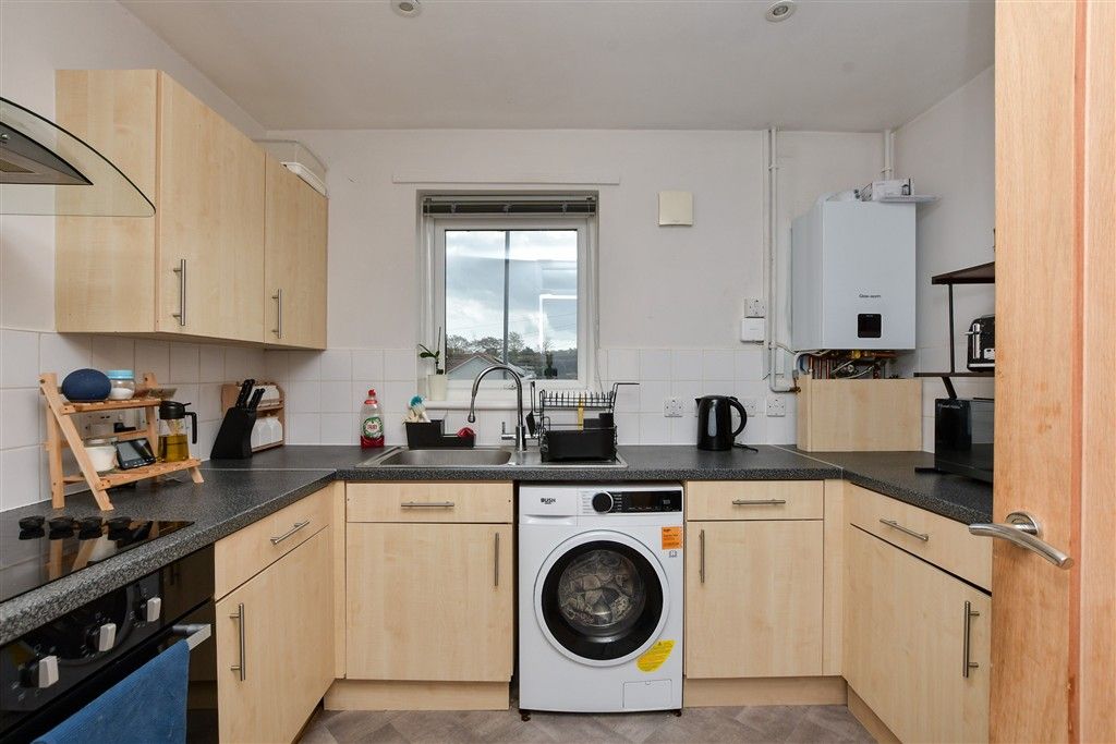 Property photo 3 of 9 Kitchen