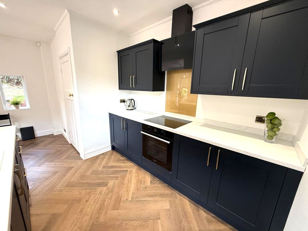 Property photo 2 of 15 Kitchen Dining