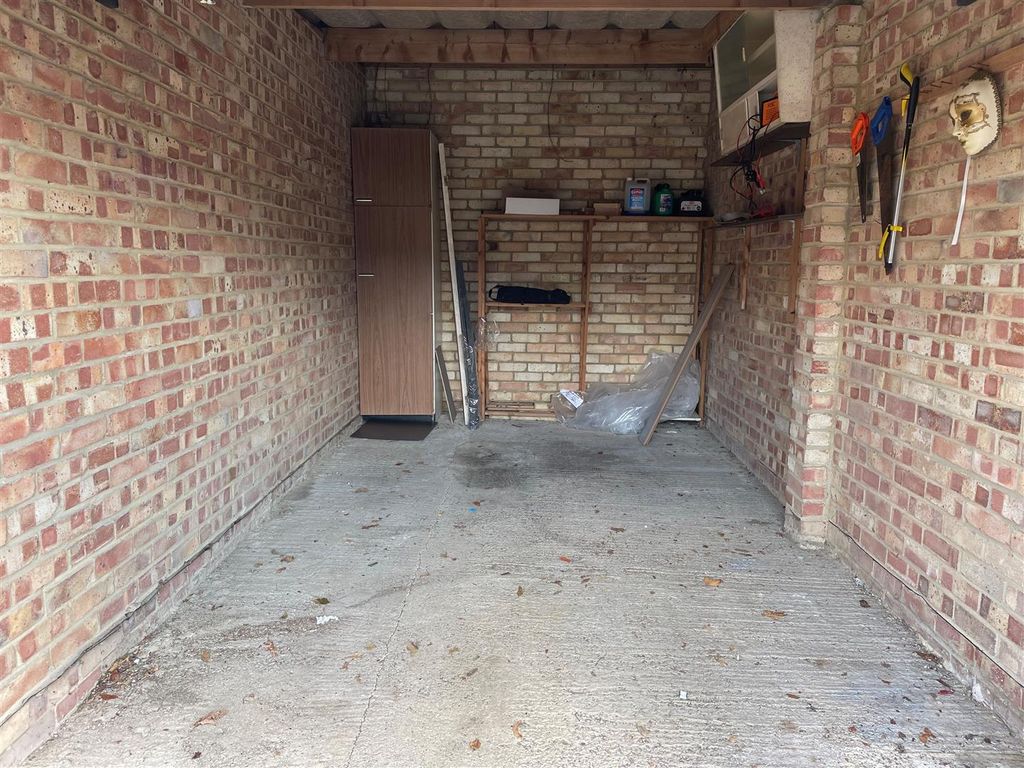 Property photo 2 of 2 Garage Internal.Jpg