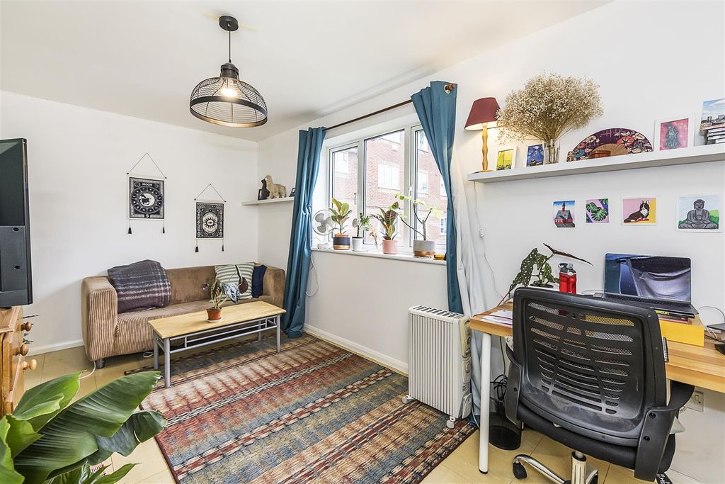 Property photo 2 of 9 2