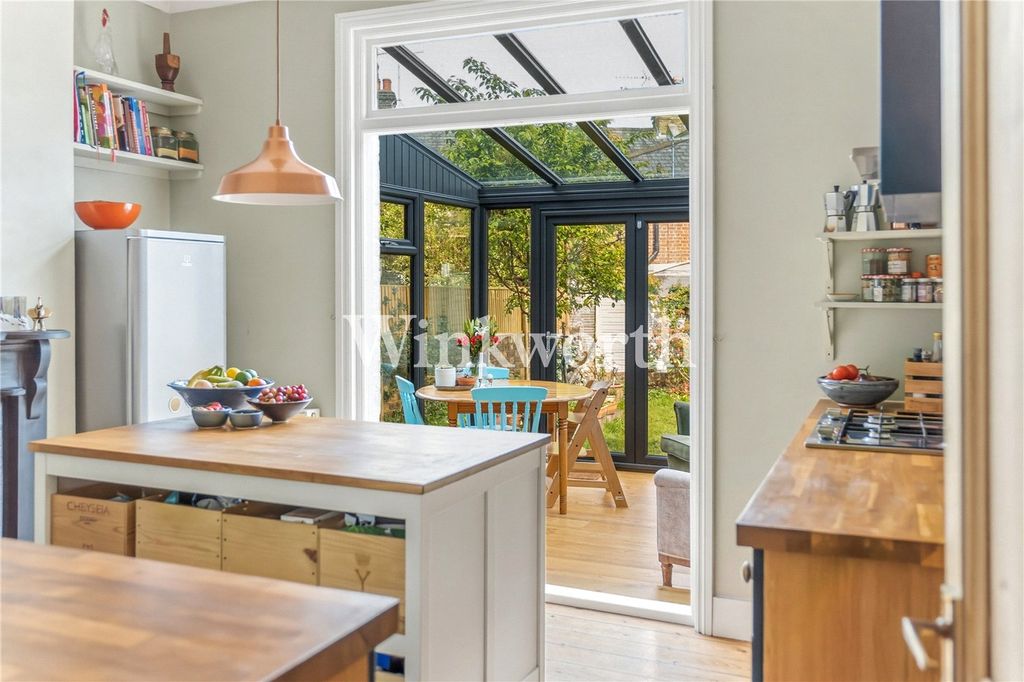 Property photo 3 of 17 Picture No. 02