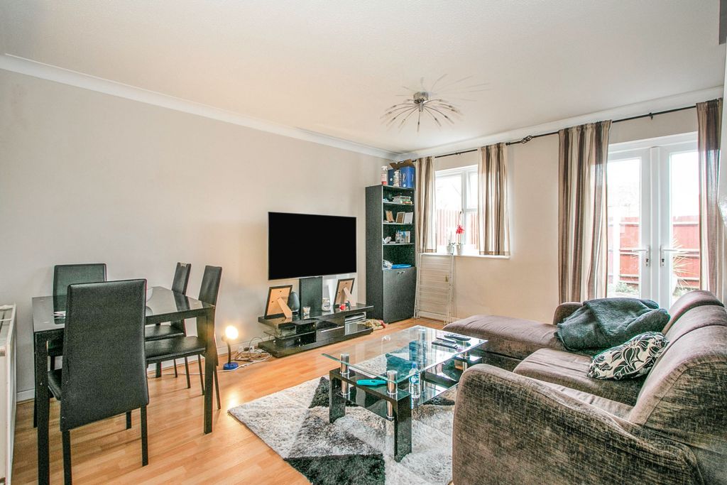 Property photo 2 of 8