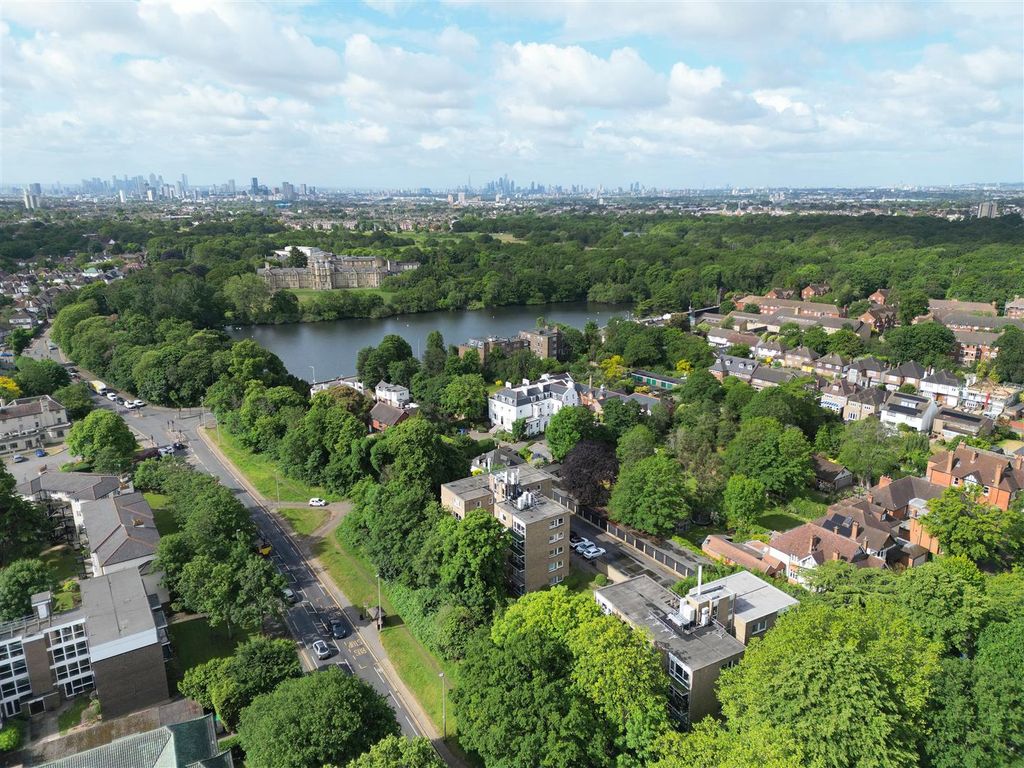 Property photo 3 of 26 Orwell Lodge, 4, Hermitage Walk, E18