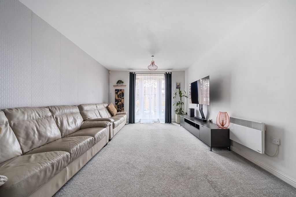 Property photo 2 of 21