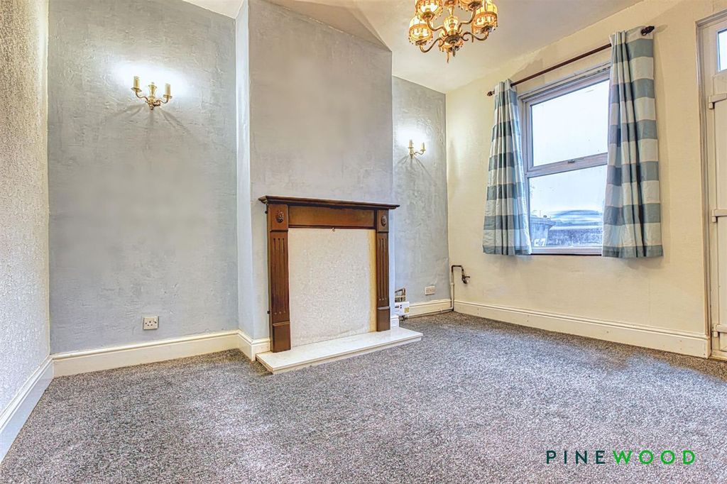 Property photo 3 of 10 Lounge