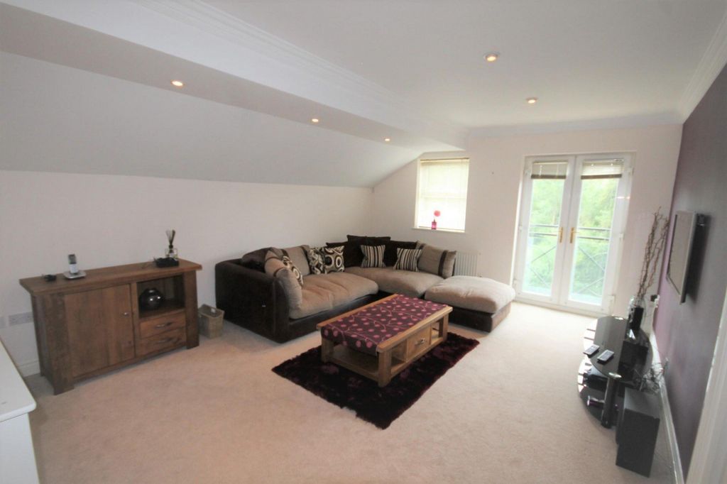 Property photo 1 of 14 Lounge