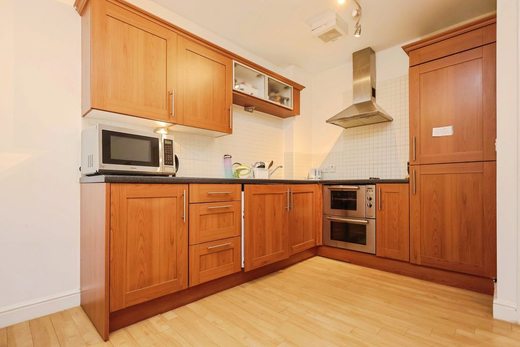 Property photo 3 of 17 Kitchen