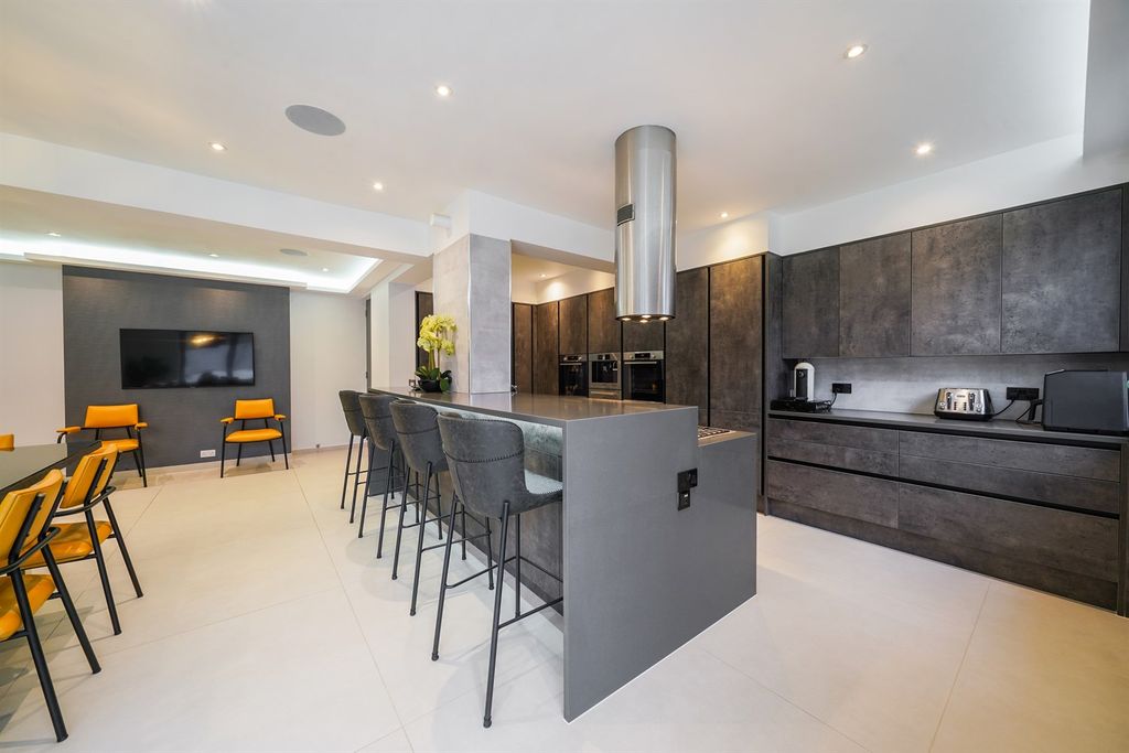 Property photo 1 of 21 (Main)