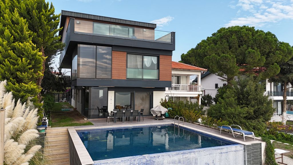 Property photo 1 of 40