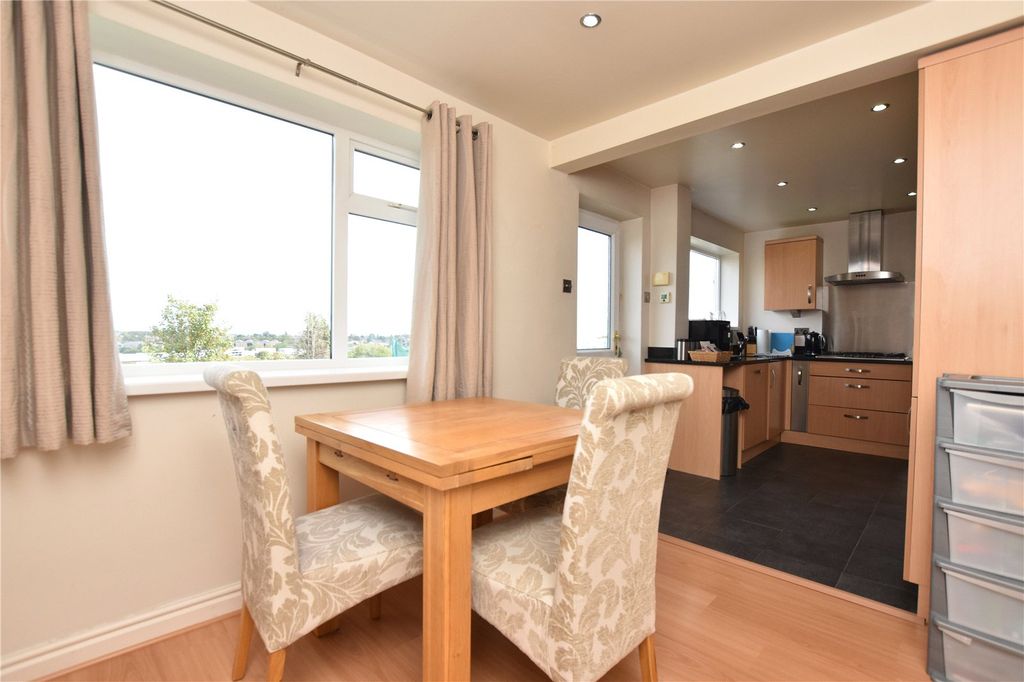 Property photo 3 of 19 Picture No. 02