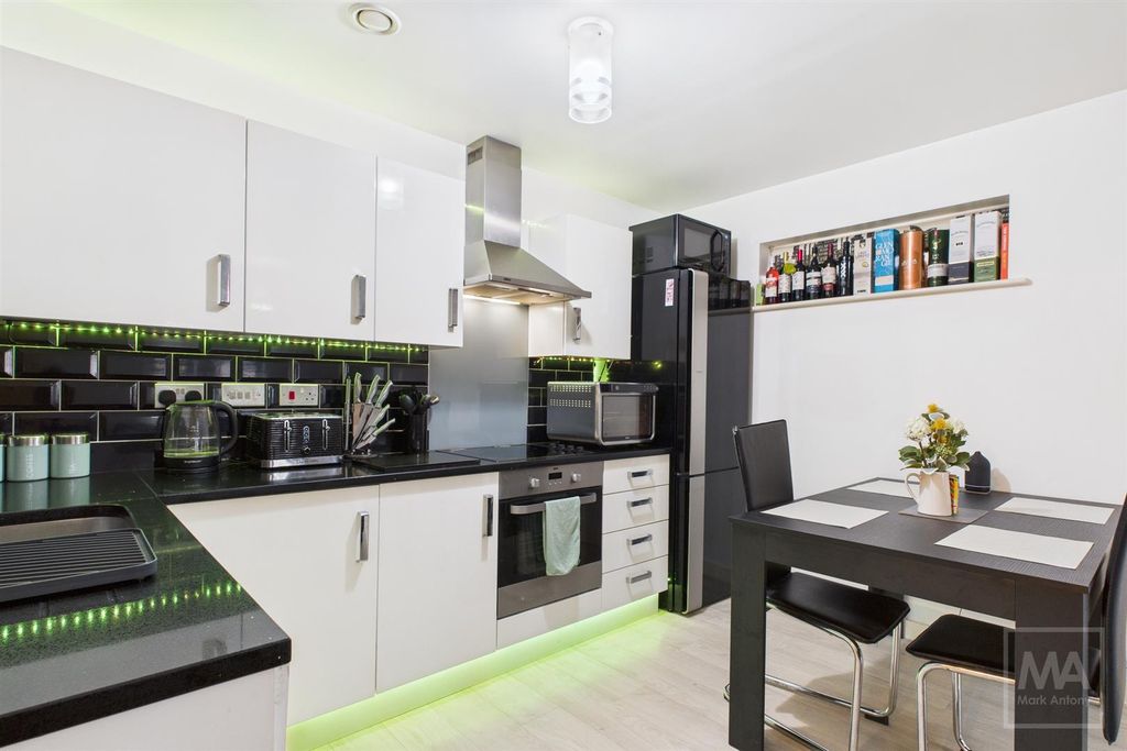 Property photo 3 of 12 Kitchen/Dining Room