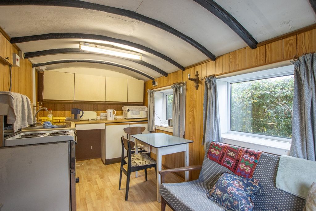 Property photo 3 of 11 4340375