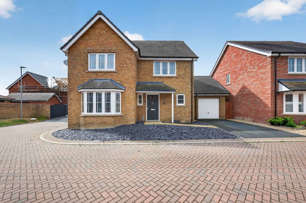 Property photo 1 of 52