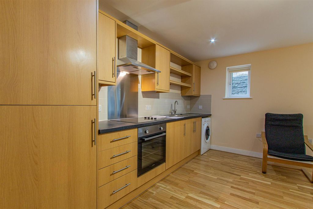 Property photo 2 of 8 Churchill Villas 35-5.Jpg