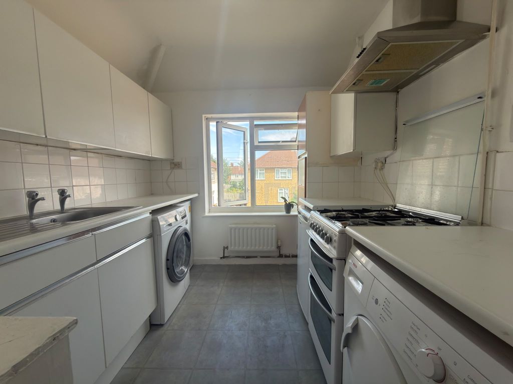 Property photo 1 of 9 One Bedroom First Floor Flat Ideal For Working Couples- Dagenham