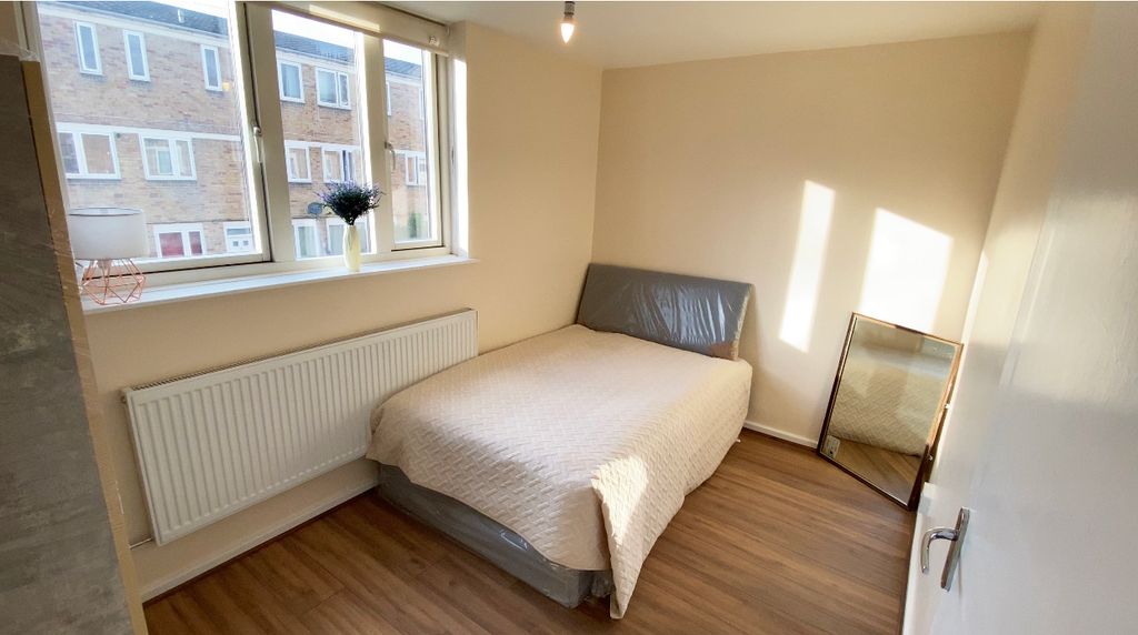 Property photo 1 of 17 Room D