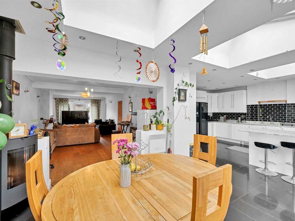 Property photo 2 of 23