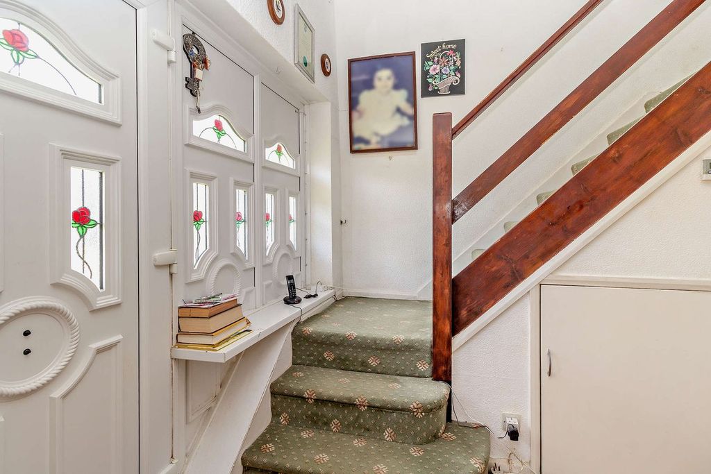 Property photo 2 of 27