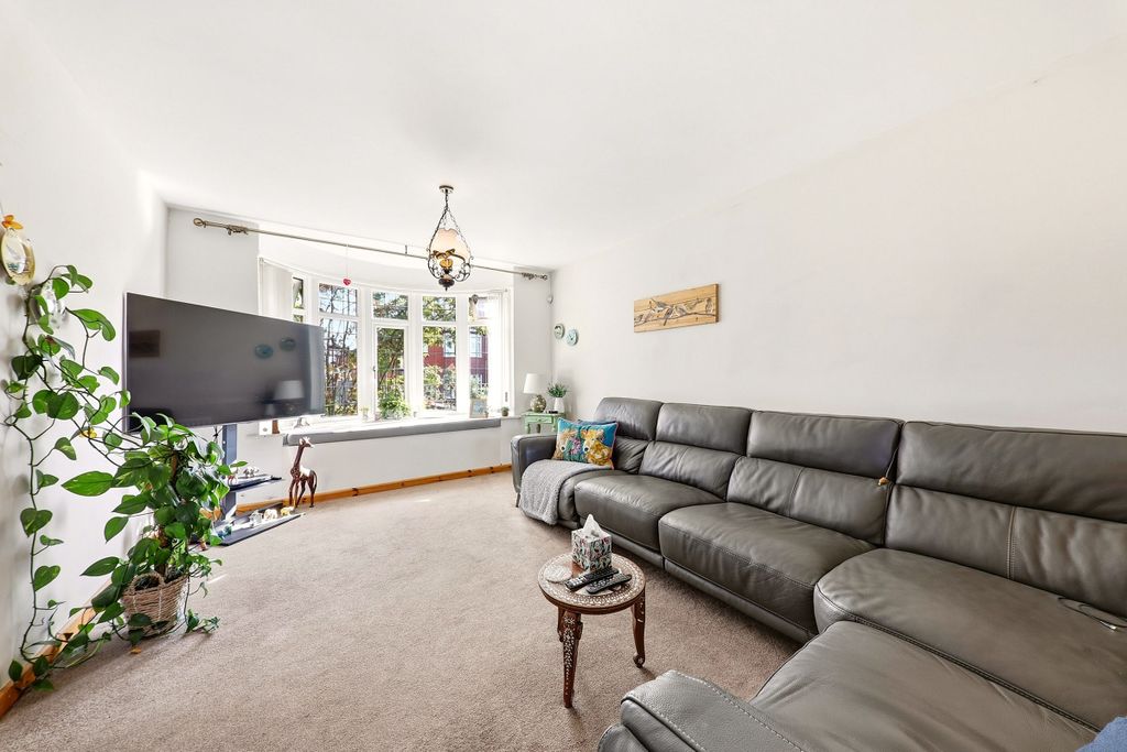 Property photo 2 of 26