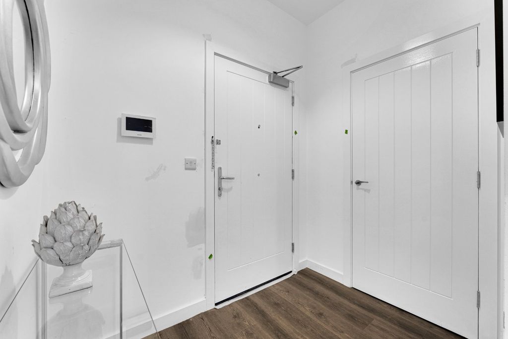 Property photo 3 of 22 Picture No. 02