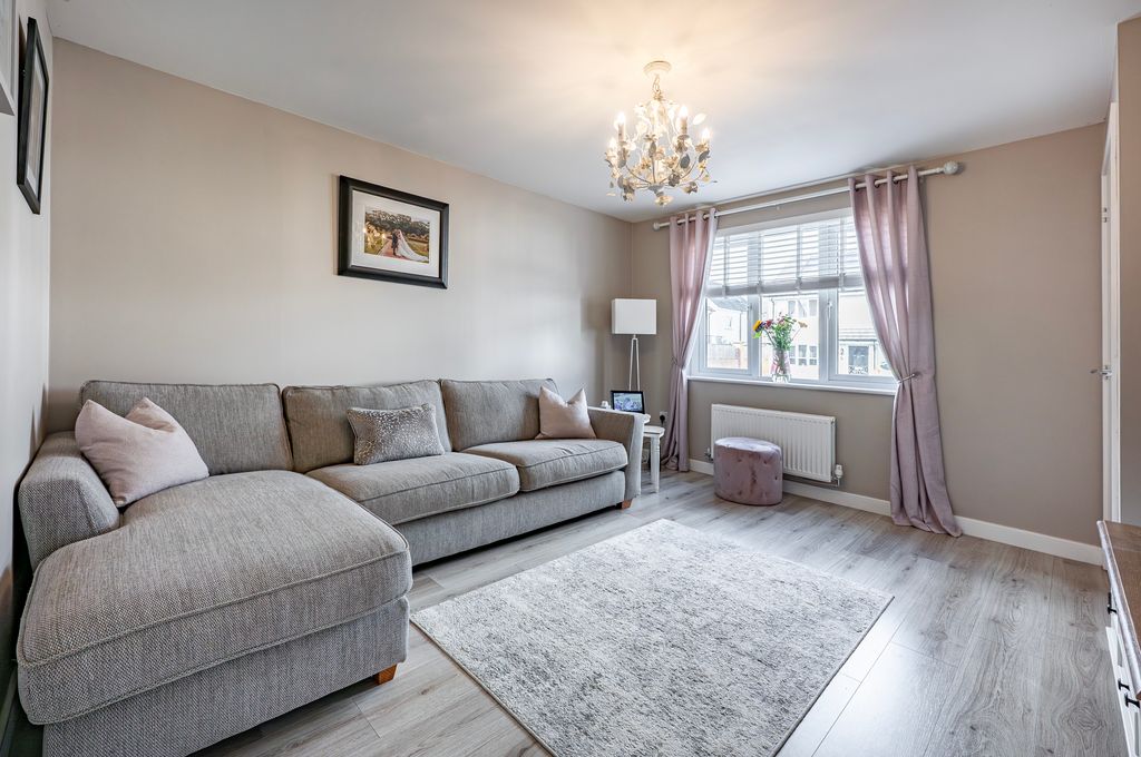 Property photo 3 of 34