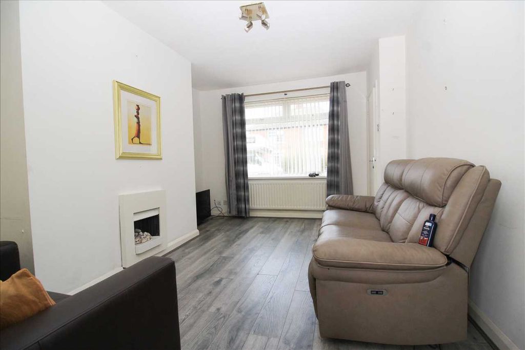 Property photo 2 of 9 Feature Photo