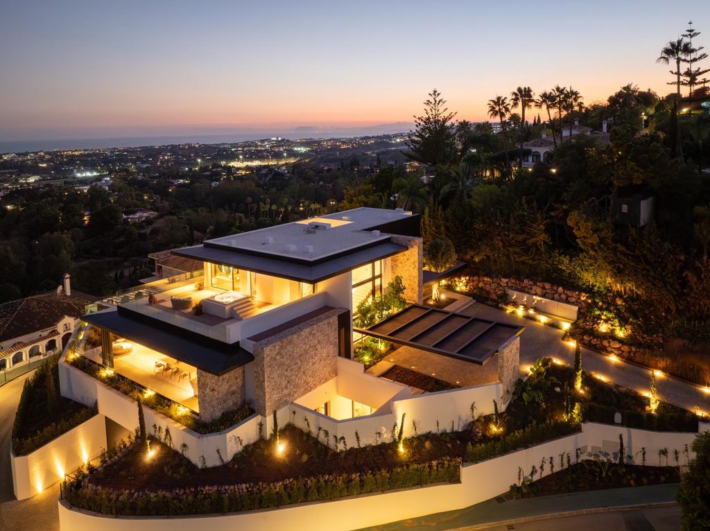 Property photo 2 of 60