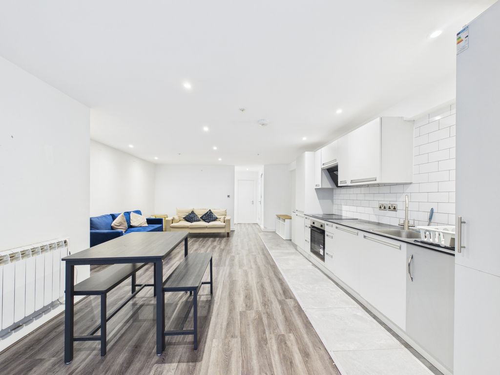 Property photo 3 of 7 Open Plan Lounge Space