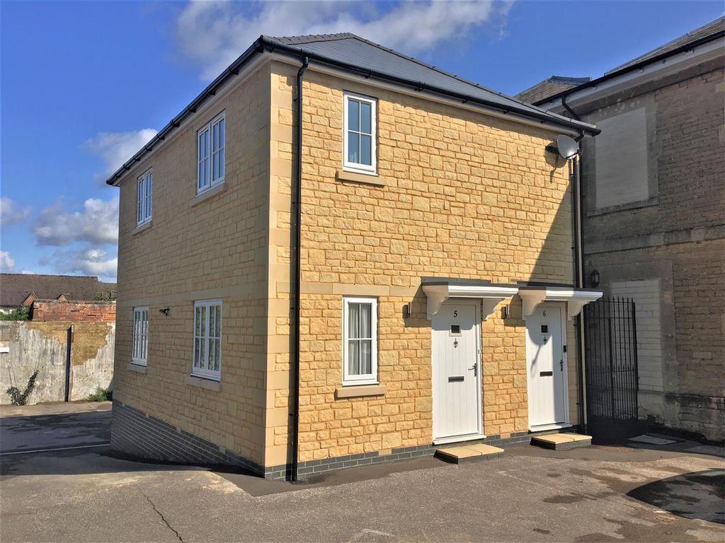 Property photo 1 of 5 Front