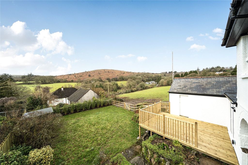 Property photo 2 of 17 Rear View