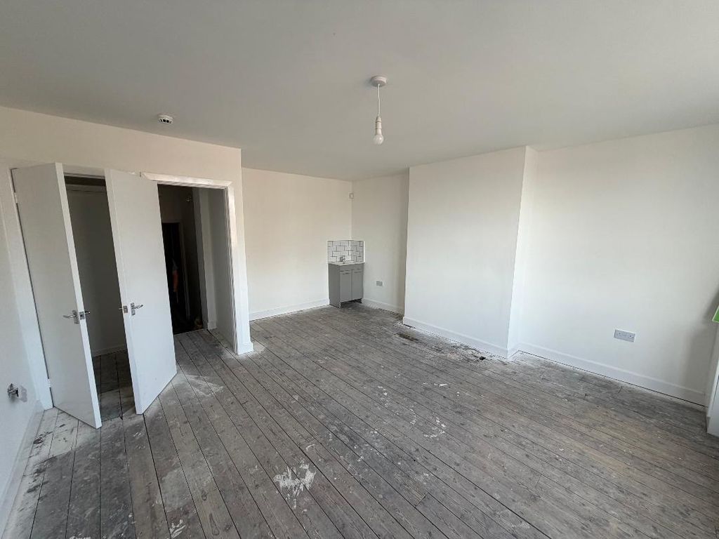 Property photo 3 of 7 Photo 2