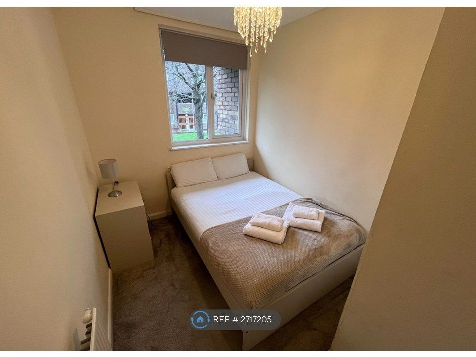 Property photo 1 of 5 Room 4