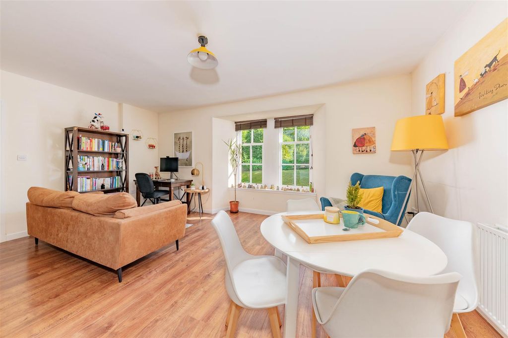 Property photo 3 of 15 5 Ballumbie House Elm Rise Bf-8.Jpg