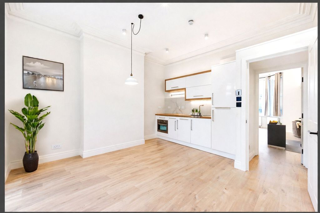 Property photo 2 of 18 Picture No. 38