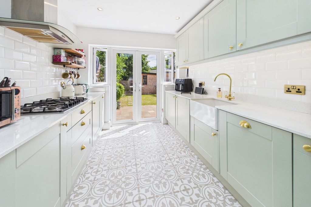 Property photo 2 of 21