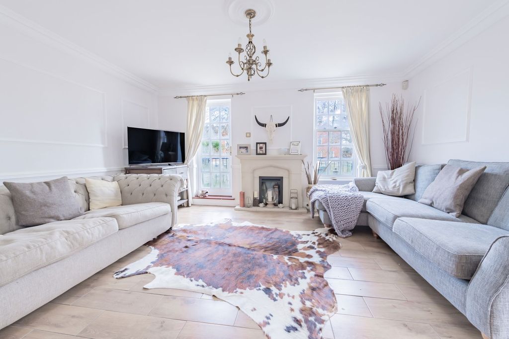 Property photo 2 of 26